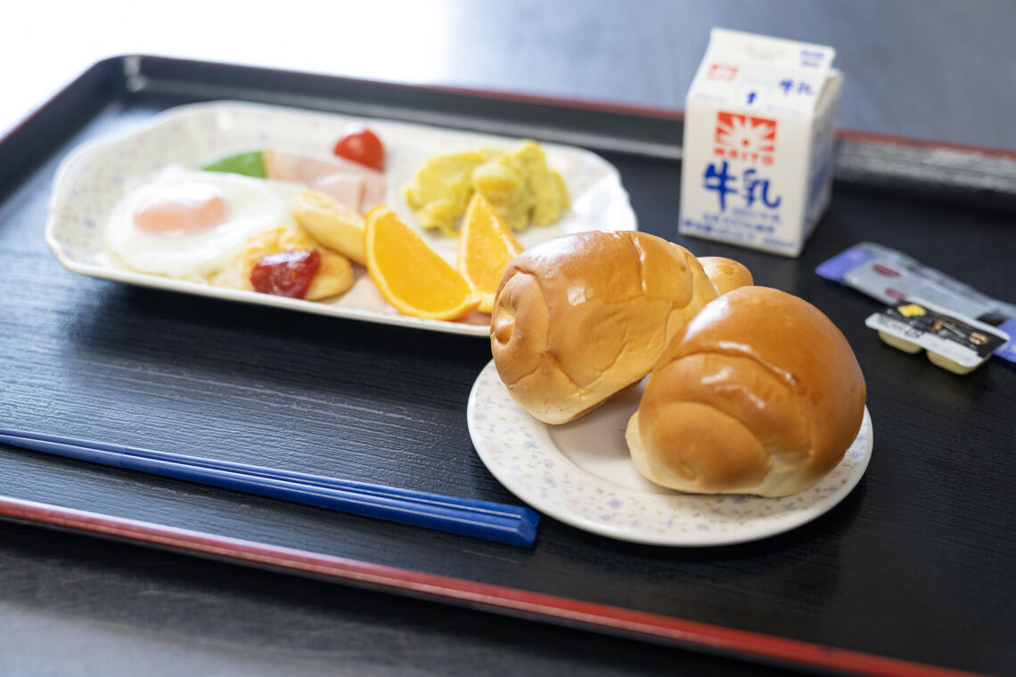 朝食