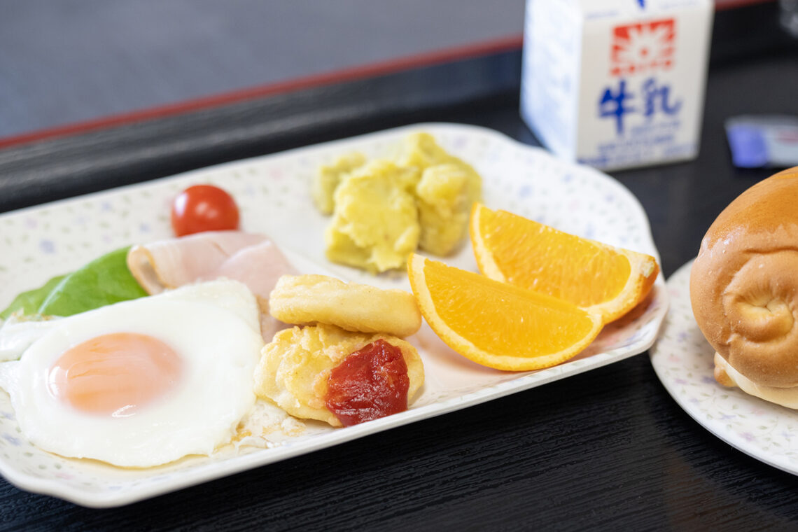 朝食